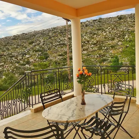 Sunshine Apartment Karavados