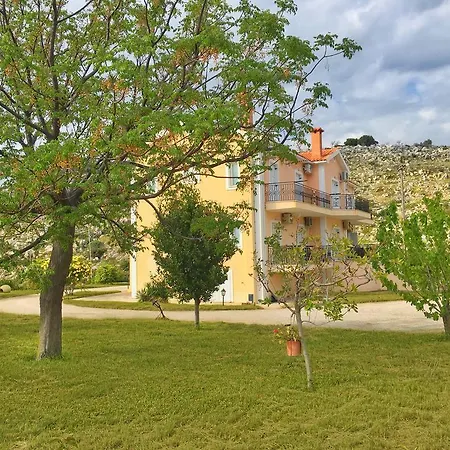 Sunshine Apartment *